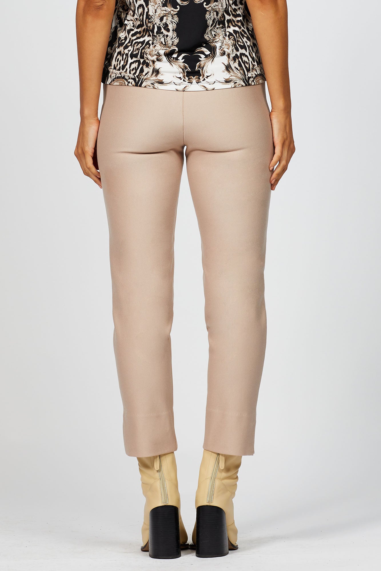 Katie Mimi Capri