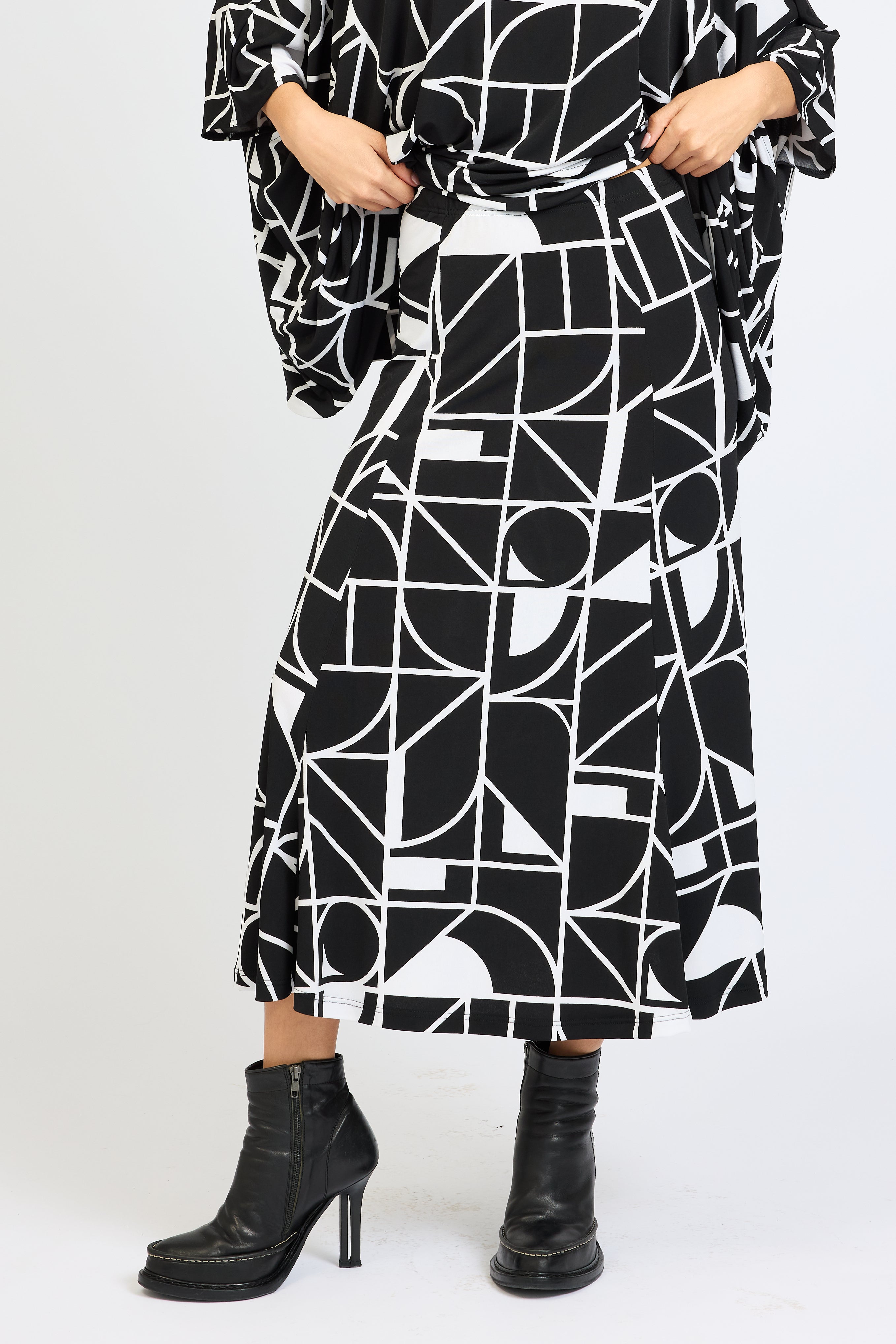 Etch Gore Skirt